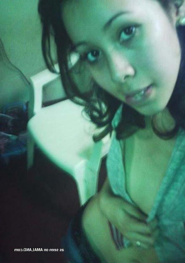 5P Collection of an amateur steamy Asian babe's selfpics