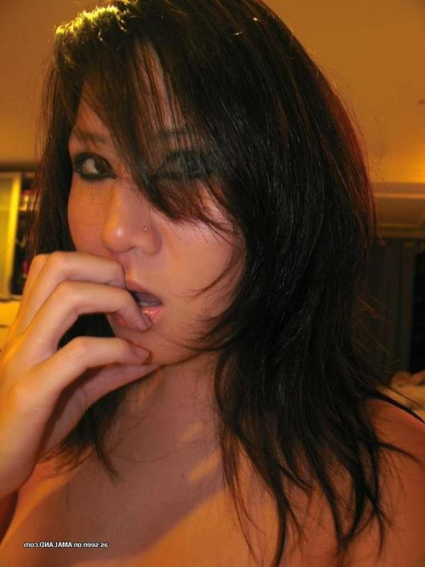 10P Amateur Singaporean chick's hot gallery of sexy selfpics