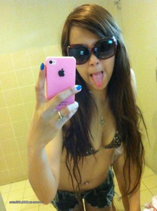 10P Compilation of non-nude Asian hotties posing sexy on cam