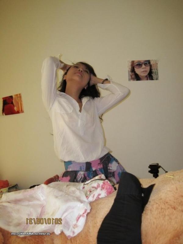 10P Collection of a naked Asian babe getting banged on the bed