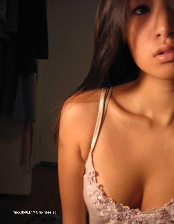 10P Hot and sexy Asian chicks show tight bodies