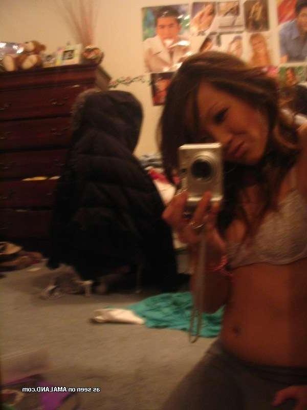 10P Hot and sexy Asian chicks show tight bodies