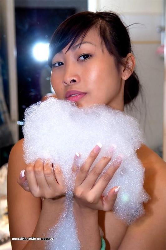 15P Compilation of an amateur Asian chick sucking on a boner