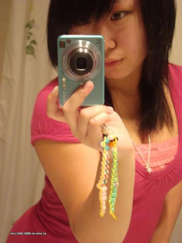 14P Horny amateur Singaporean cutie shows her tits and pussy