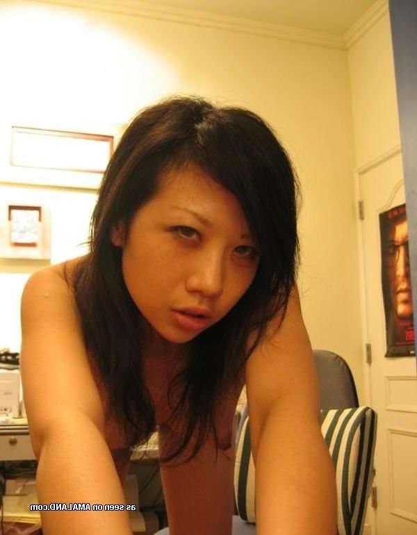 15P Hot compilation of a sexy Asian babe posing and camwhoring