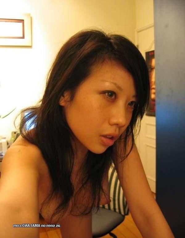 15P Hot compilation of a sexy Asian babe posing and camwhoring