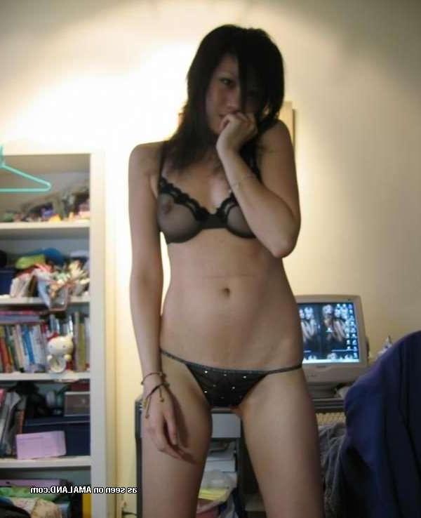 15P Hot compilation of a sexy Asian babe posing and camwhoring