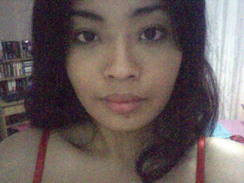 15P Gorgeous Asian chick posing naked while camwhoring