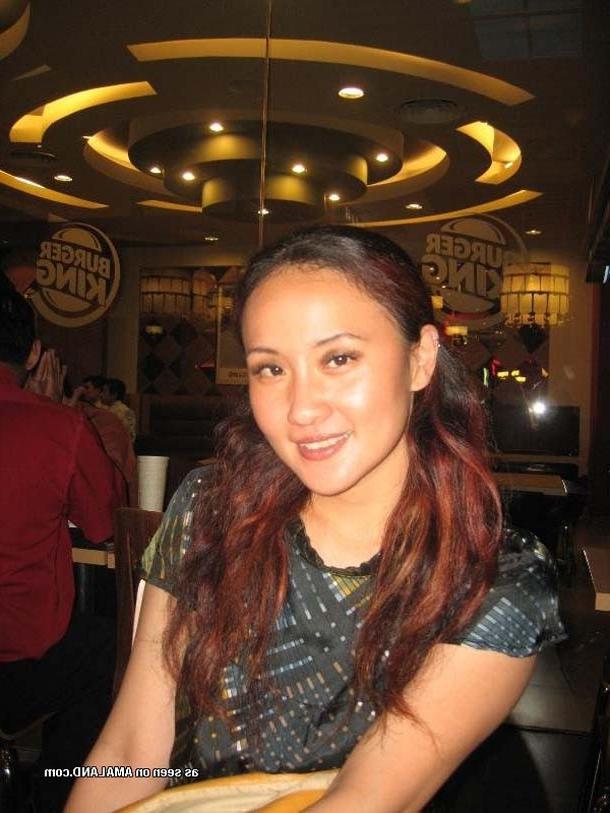 15P Gallery of two sexy naughty amateur Singaporean hotties