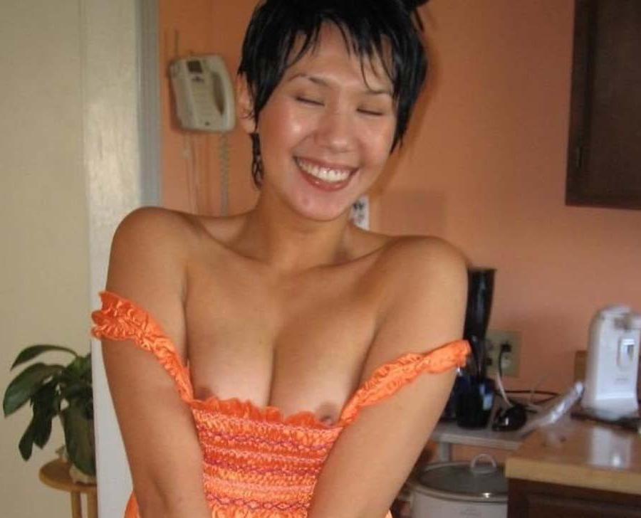 15P Gallery of two sexy naughty amateur Singaporean hotties