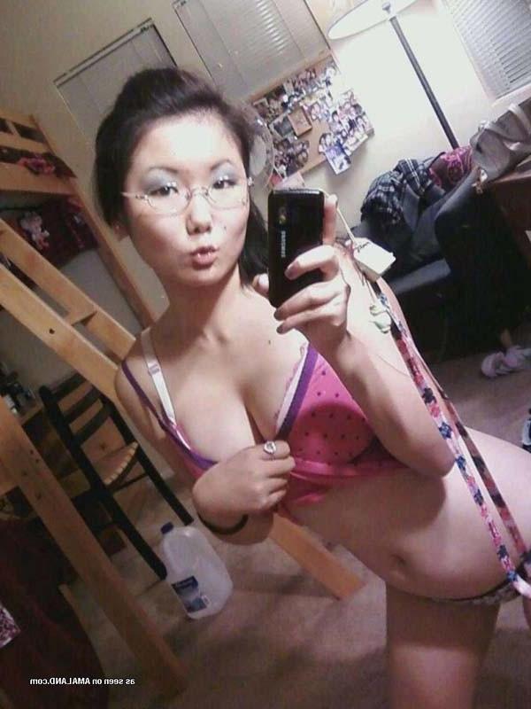 5P Collection of amateur steamy hot naughty Asian bitches