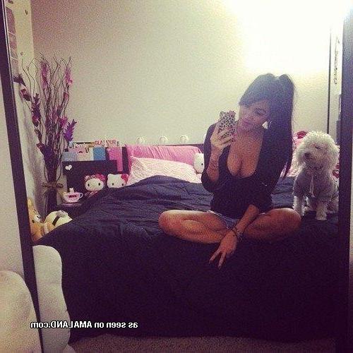 15P Compilation of gorgeous Asian girlfriends in self-shot pics