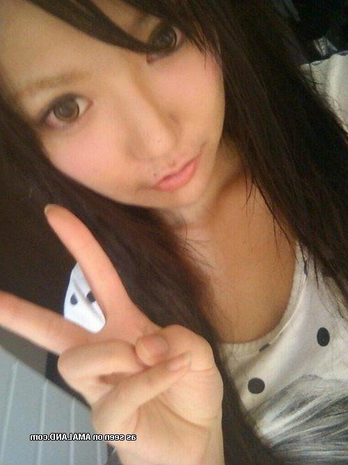 15P Compilation of gorgeous Asian girlfriends in self-shot pics