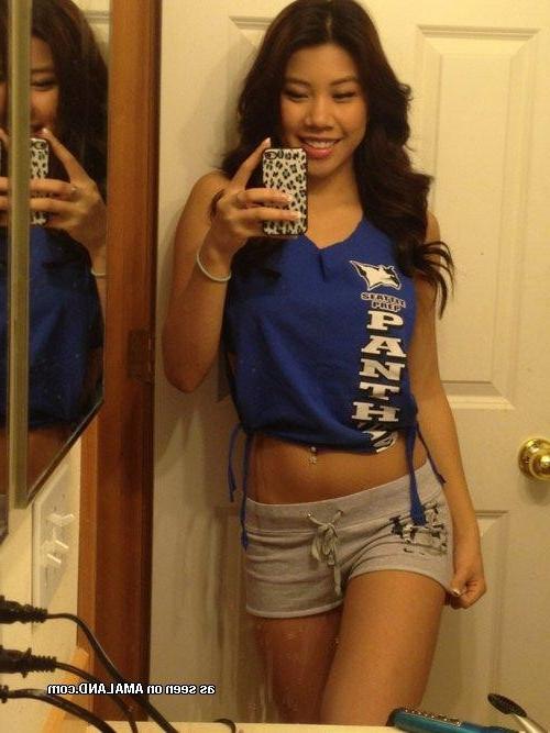 15P Compilation of gorgeous Asian girlfriends in self-shot pics