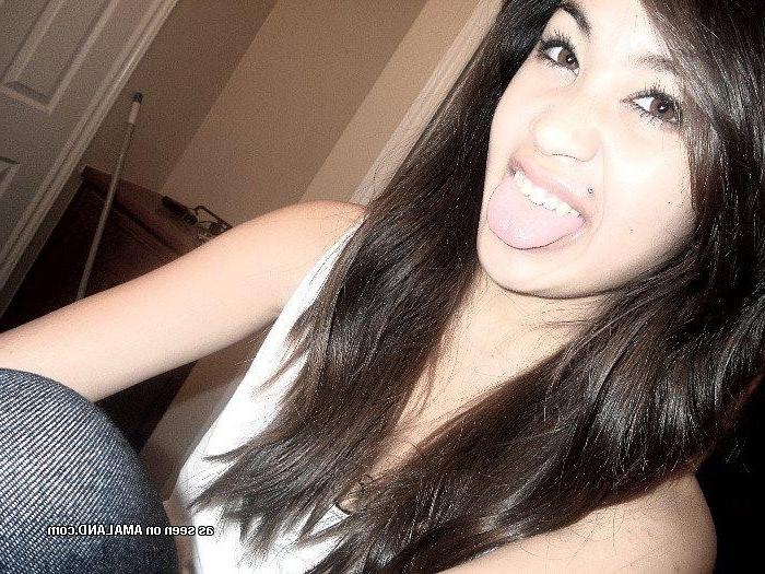 15P Collection of an amateur Vietnamese chick camwhoring