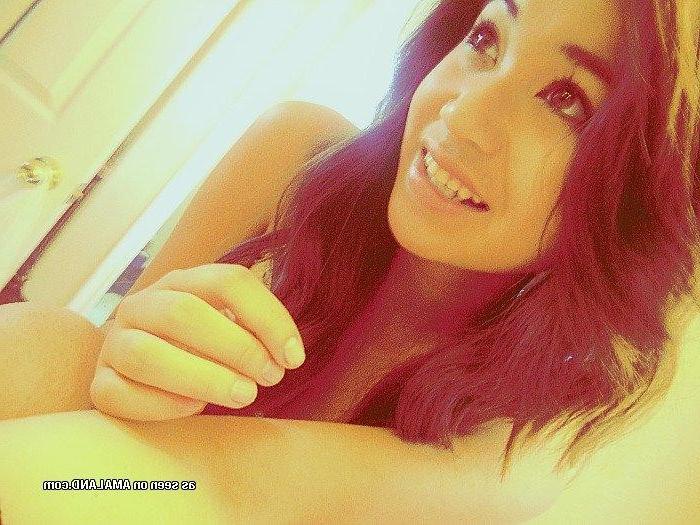 15P Collection of an amateur Vietnamese chick camwhoring