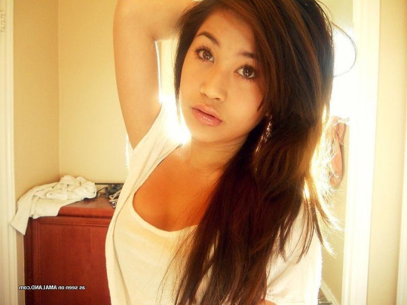 15P Collection of an amateur Vietnamese chick camwhoring