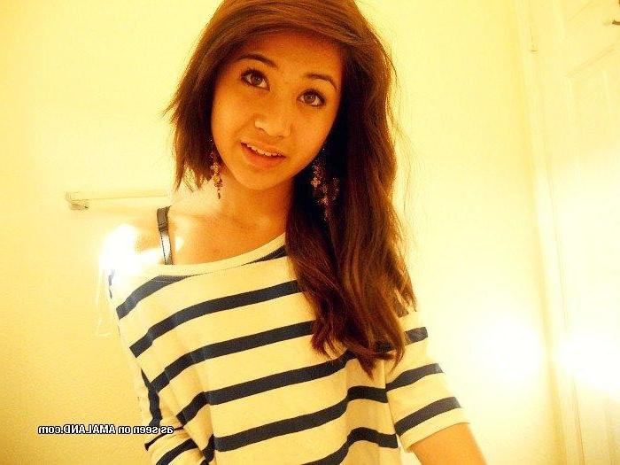 15P Collection of an amateur Vietnamese chick camwhoring