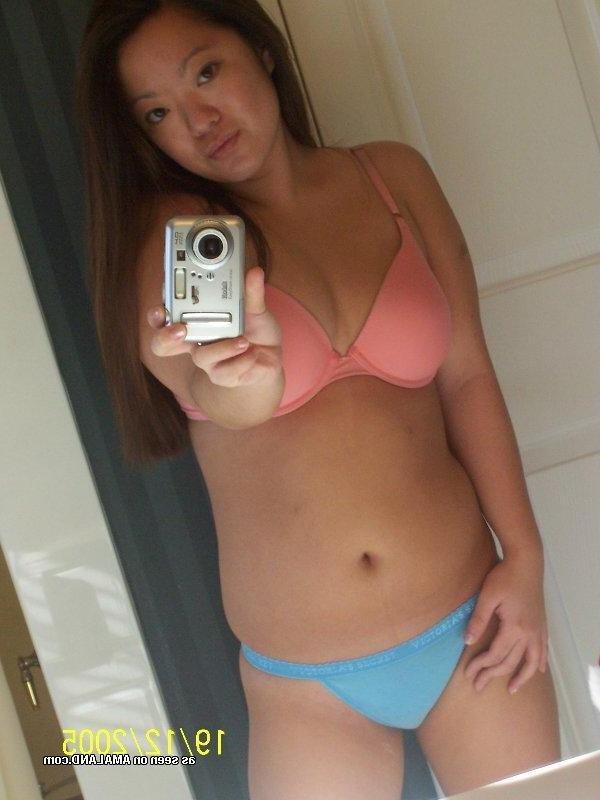 10P Selection of Asian girlfriends posing sexy for their pals