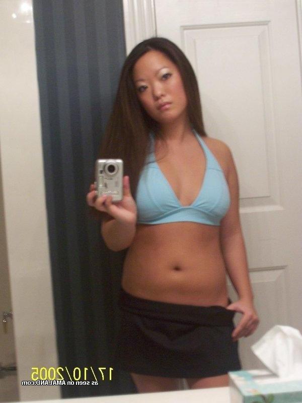 10P Selection of Asian girlfriends posing sexy for their pals