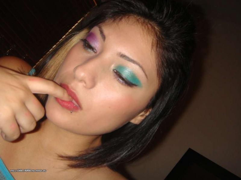 15P Slutty Asian GF's hot gallery of sexy selfpics