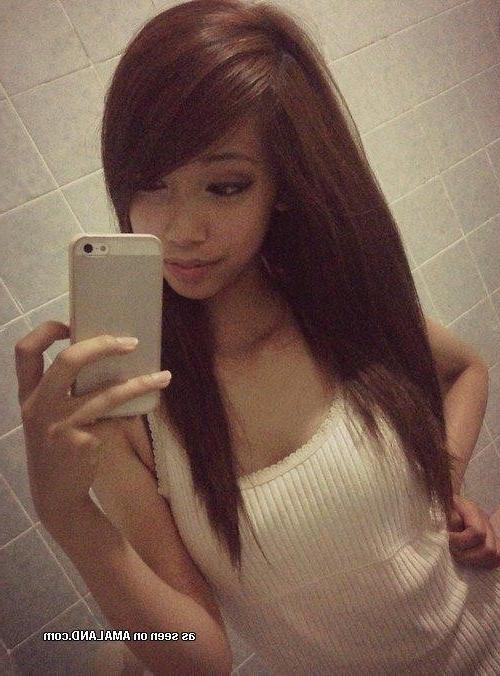 10P Sexy amateur Asian babes posing for the cam