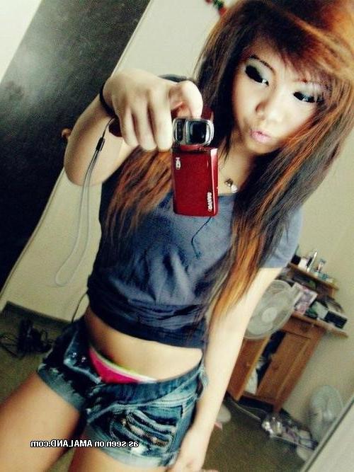 10P Sexy amateur Asian babes posing for the cam