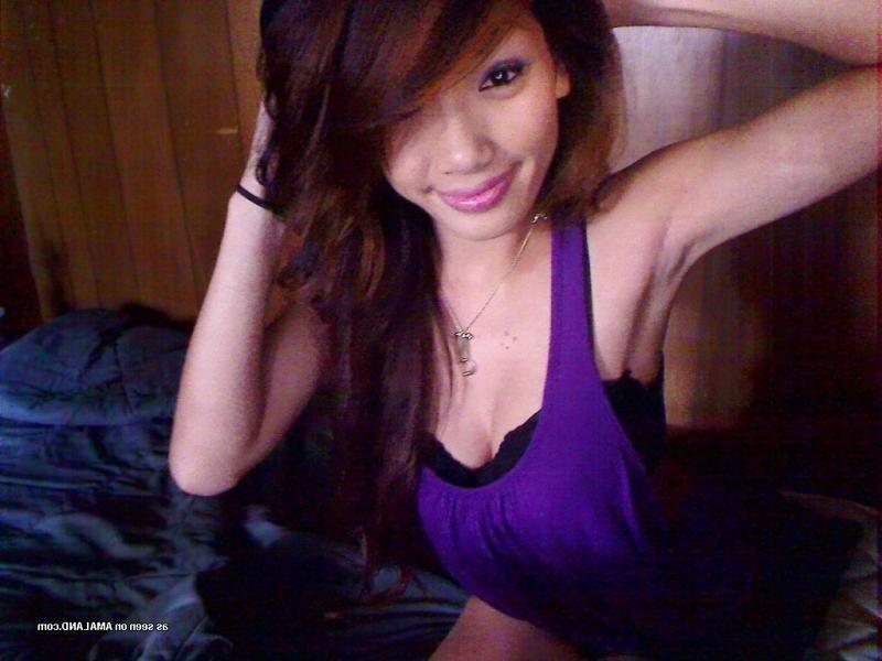 10P Pictures of a sexy Asian babe posing with her BFF