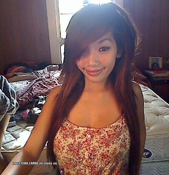 10P Pictures of a sexy Asian babe posing with her BFF