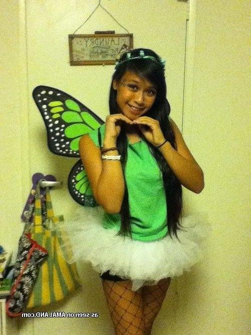 10P Sizzling hot Asian babes posing for the cam