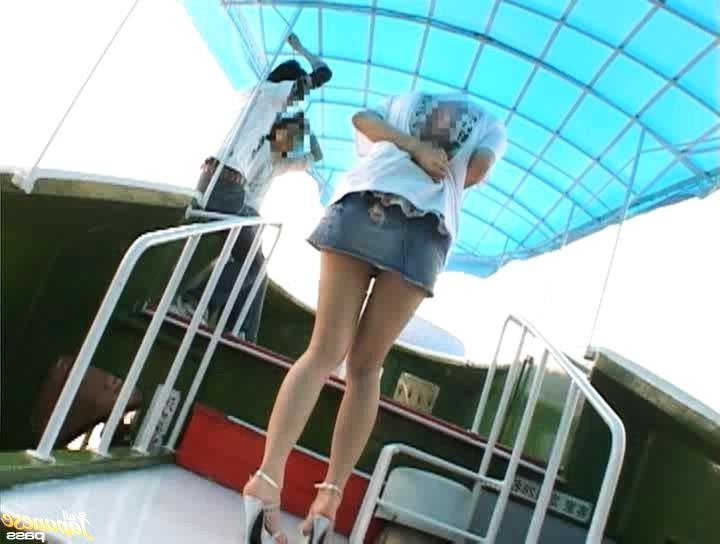 16P Kinky Jap girl fucked in public