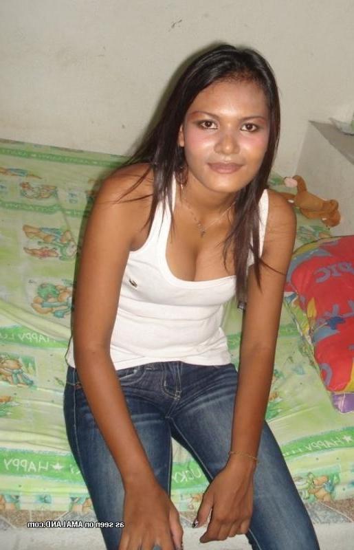 10P Selection of an amateur Vietnamese chick giving head