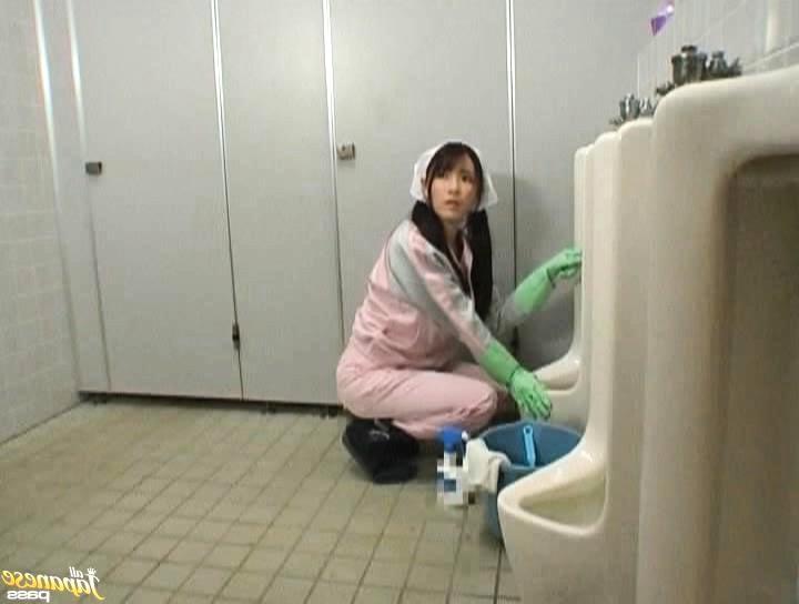 16P Kinky Jap girl fucked in public
