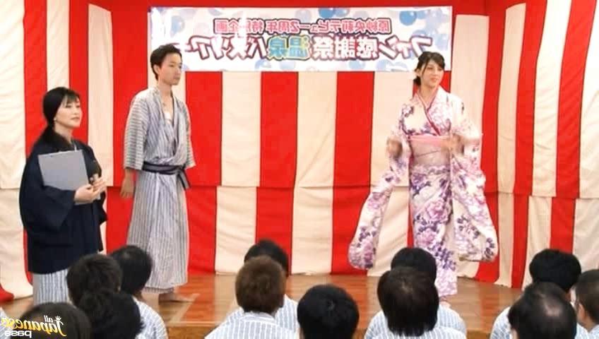 16P Kinky Jap girl fucked in public
