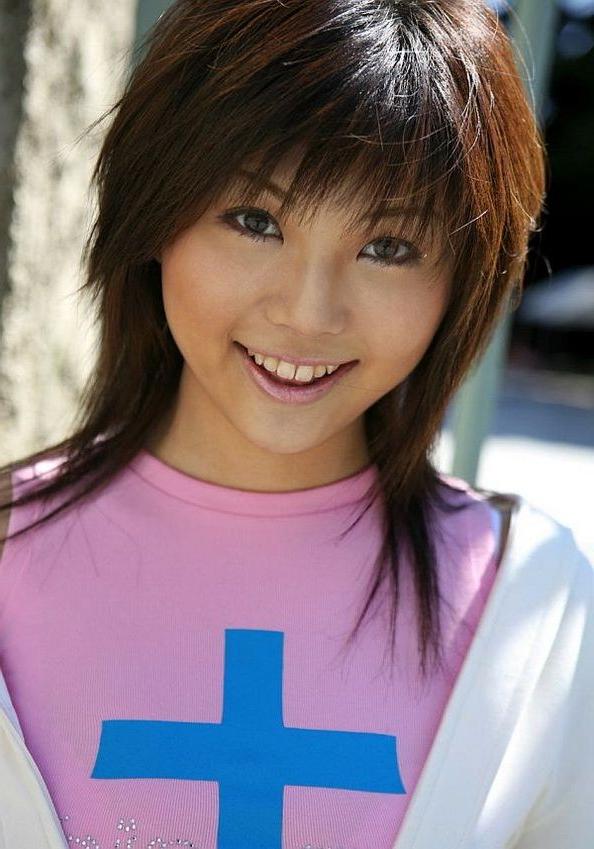 15P Azumi Harusaki asian cutie poses outdoor shows ass