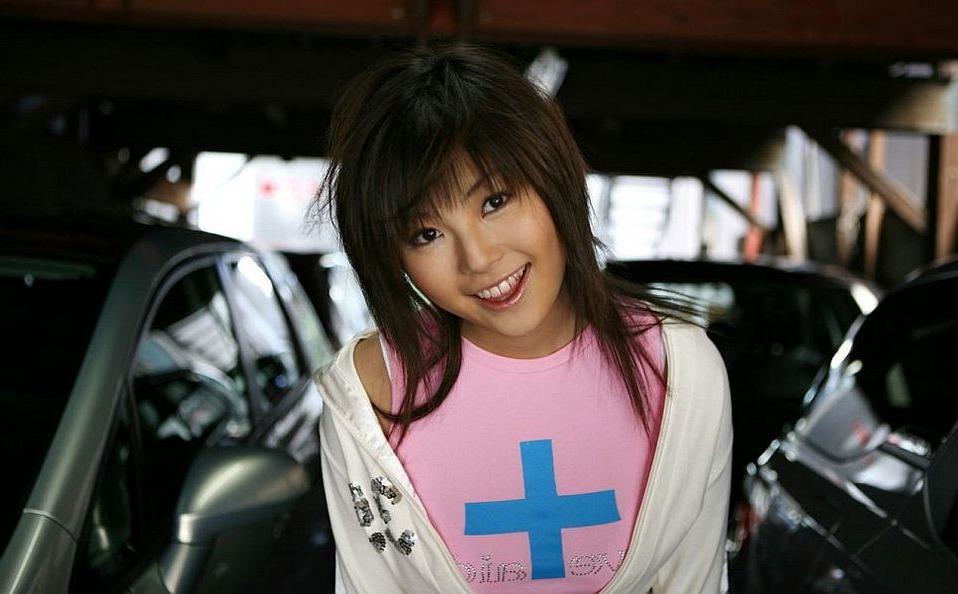 15P Azumi Harusaki asian cutie poses outdoor shows ass