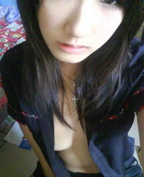 15P Hot and sexy Asian chicks go topless