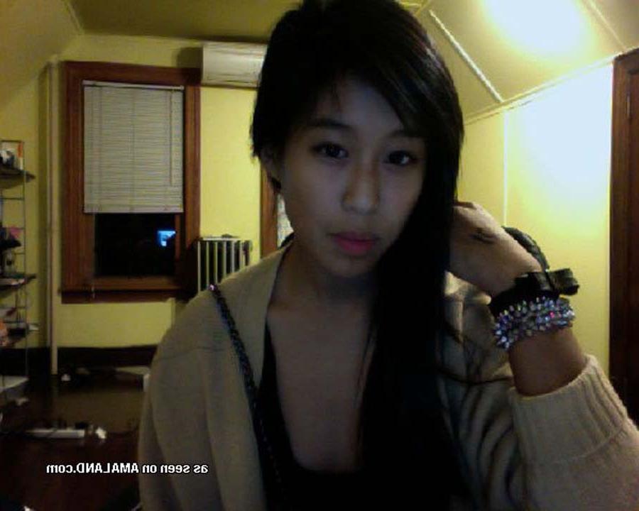 15P Pictures of two Asian hotties