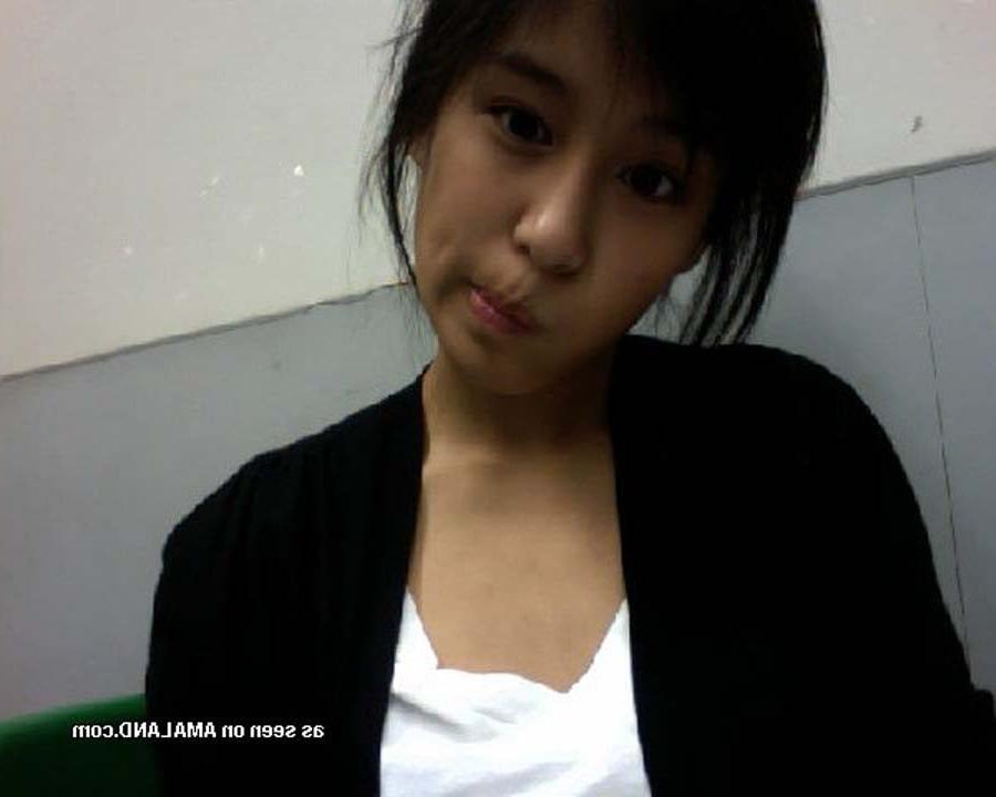 15P Pictures of two Asian hotties