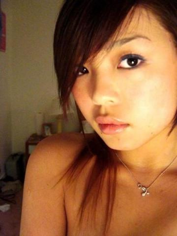 15P Picture mix of naked Oriental hotties
