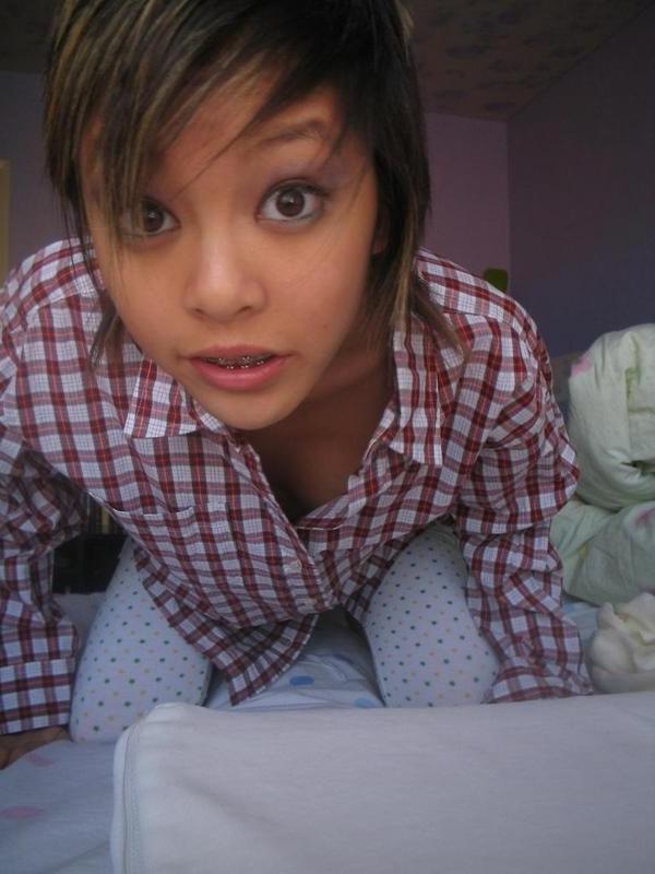 13P Sweetie posing and mugging real cute for her cam