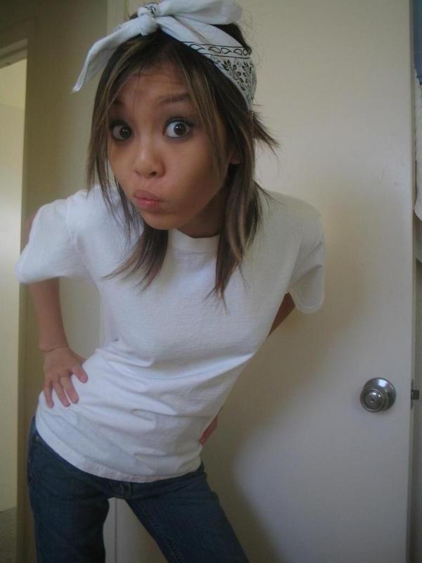 13P Sweetie posing and mugging real cute for her cam