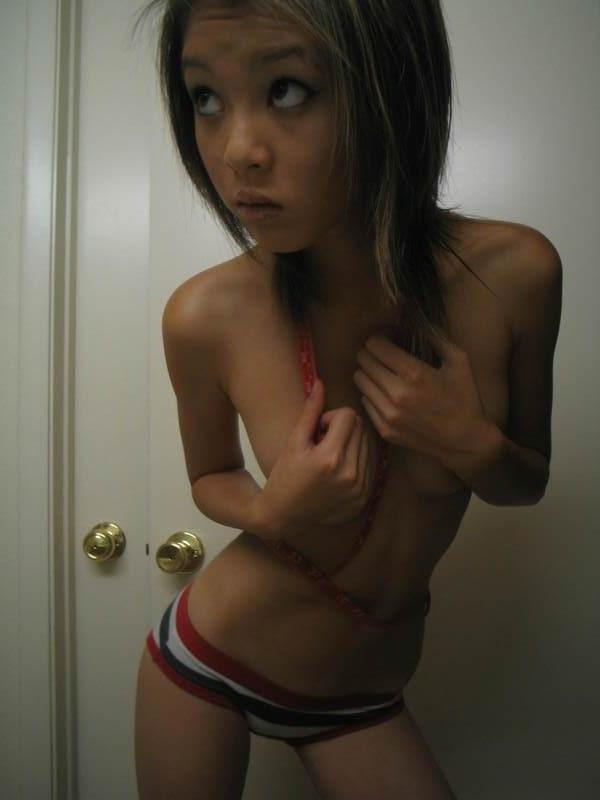 13P Sweetie posing and mugging real cute for her cam