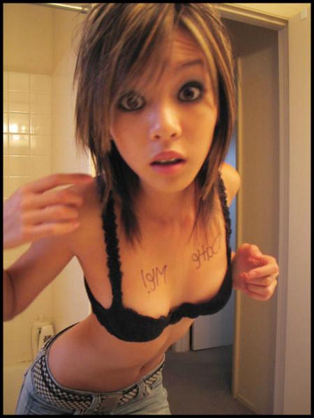 13P Sweetie posing and mugging real cute for her cam
