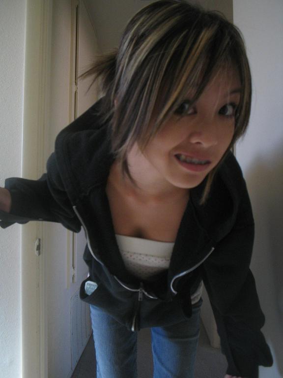 13P Sweetie posing and mugging real cute for her cam