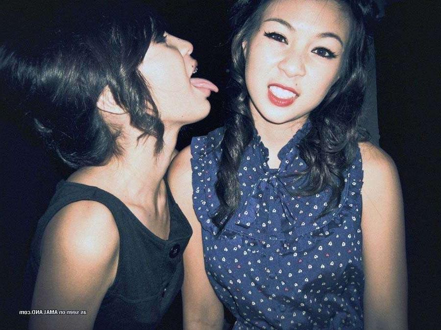 15P Photos of sexy amateur Asian girlfriends