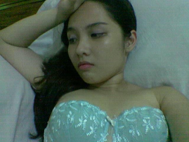 15P Pictures of two Asian GFs posing naked