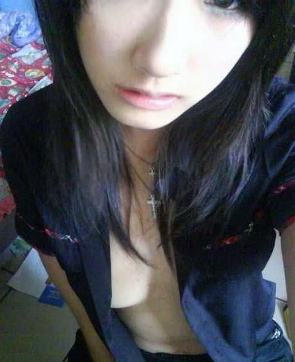 15P Photos of sexy amateur gorgeous Oriental babes