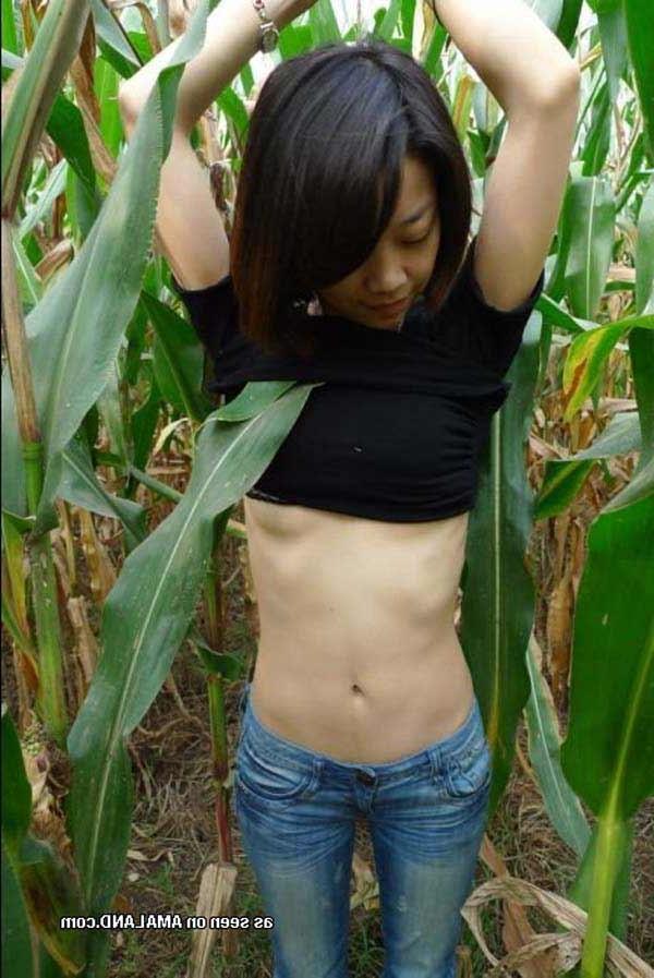15P Pictures of sexy amateur Asian hotties