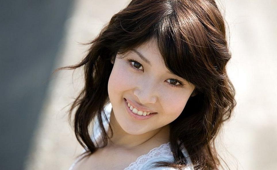 15P Saki Koto sexy Asian model has a nice tight ass she shows